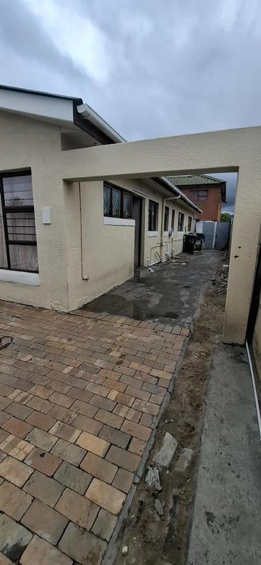 6 Bedroom Property for Sale in Ravensmead Western Cape